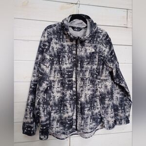 The Northface Black and White Patterned Windwall Lightweight Jacket